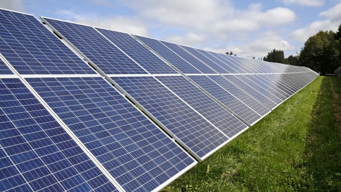 Ickinger Politik: Eine solche Photovoltaik-Freiflächenanlage wird es so schnell nicht geben in Dietramszell, auch wenn sie das ganze Dorf mit regenerativem Strom versorgt hätte. Wegen Druck der Nachbarn hat der Grundstückseigner den Antrag zurückgezogen.