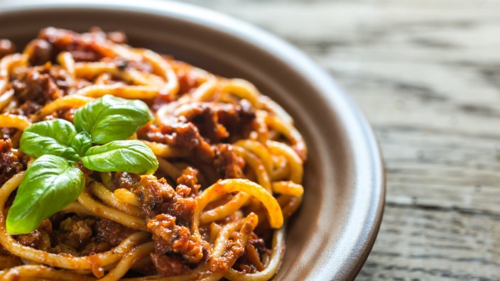 Spaghetti with bolognese sauce on the wooden background (Alex9500)
