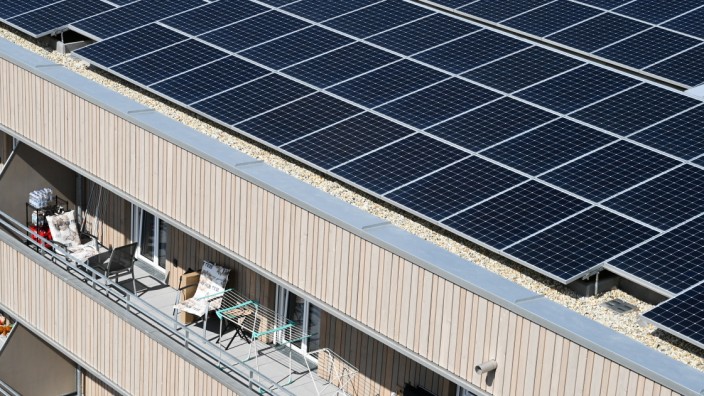 Schritte zum Umweltschutz: Allen eins aufs Dach: Im Prinz-Eugen-Park stehen Gebäude in Holzbauweise - ausgestattet mit Solarzellen.
