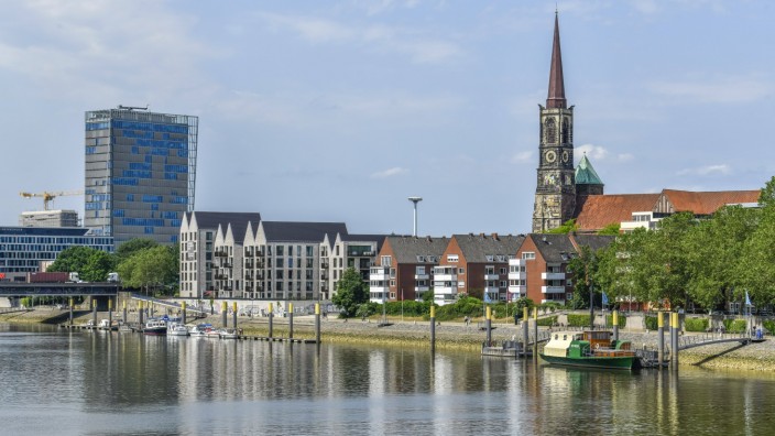 Weser, Weserpromenade, Stephanikirche, Bremen, Deutschland *** Weser, Weserpromenade, Stephanikirche, Bremen, Germany