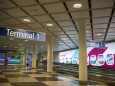 Die meisten Geschäfte, Supermärkte, Restaurants und Autovermietungen am Münchner Flughafen haben geschlossen. Während d