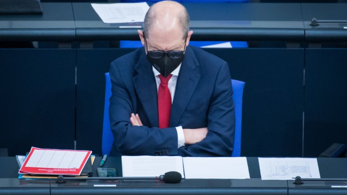 News Bilder des Tages Berlin, Plenarsitzung im Bundestag Olaf Scholz (Vizekanzler, Finanzminister, spd) während der Sitz