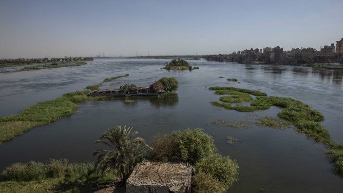 Rezension von Terje Tvedts "Der Nil - Fluss der Geschichte": Garant märchenhafter Fruchtbarkeit: Blick auf den Nil in Ägypten bei Beni Suef.