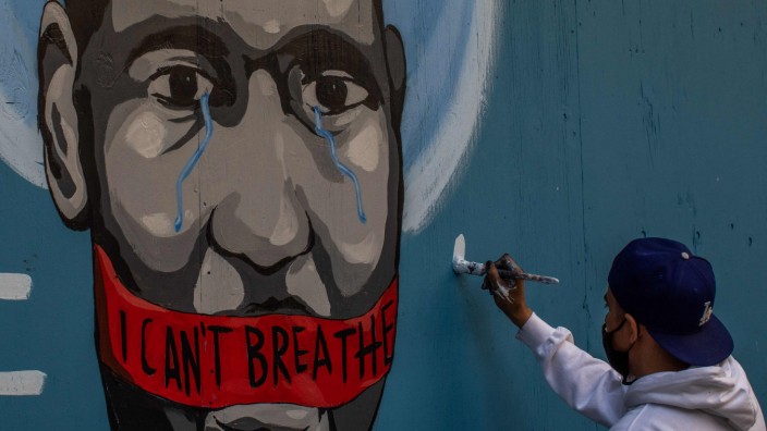 USA: Ein Wandbild in Los Angeles, das an George Floyd erinnern soll. Während Derek Chauvin acht Minuten lang sein Knie auf Floyds Hals drückte, sagte dieser mehrmals: "I can't breathe" - ich kann nicht atmen.