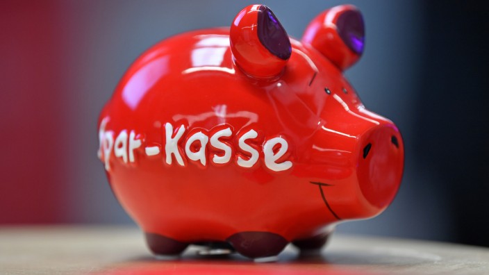 Geldanlage: Ein ziemlich dickes Sparschwein: Bei den Prämiensparverträgen geht es im Schnitt um einige Tausend Euro pro Kunde.