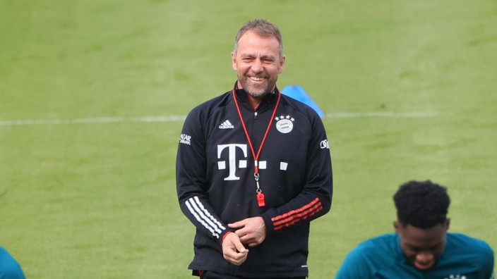 FC Bayern München: Hansi Flick und Spieler beim Training