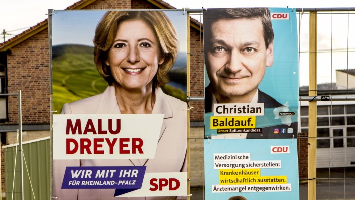 Wahlplakate zur Landtagswahl 2021 in Linz ( Kreis Neuwied - Rheinland-Pfalz ). Am 14. März 2021 wird in Rheinland-Pfalz