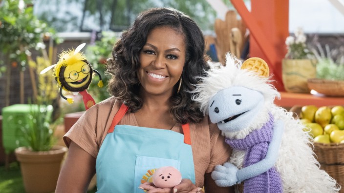 Serie "Waffel und Mochi" mit Michelle Obama: Michelle Obama lässt als Besitzerin eines Supermarktes die Puppen los.