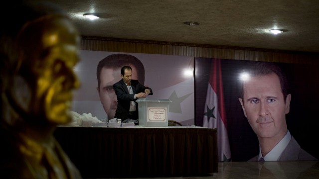 Mein Leben in Deutschland: Der Präsident schaut zu: Wahlstation in Syrien im Jahr 2016.