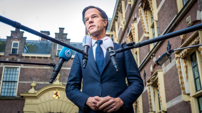 Niederlande: Ministerpräsident Mark Rutte spricht vor der Presse