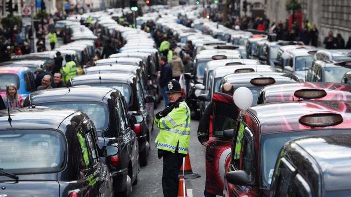 Black cabs protest against Uber licence in London