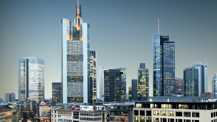 Brexit: Skyline von Frankfurt: In der Stadt haben die Deutsche Börse sowie Deutsche Bank und Commerzbank ihren Sitz.
