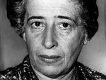 Interview mit der Philosophin Juliane Rebentisch über Hannah Arendt: Die Welt so eng