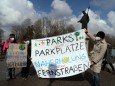 FREISING: Fridays for Future demonstriert an der Korbinians-Brücke