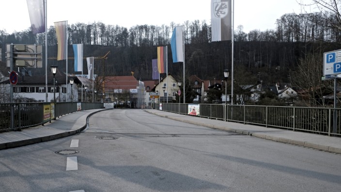 Zweiter Weltkrieg: Die Amdreasbrücke in Wolfratshausen sollte am 30. April 1945 gesprengt werden, blieb aber dank mutigen Bürgern erhalten. Daran soll bald eine Gedenktafel erinnern.