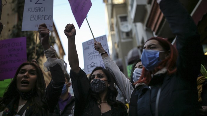 Türkischer Austritt aus der Istanbul-Konvention: Noch vor zwei Wochen gingen die Türkinnen zum internationalen Frauentag auf die Straße.