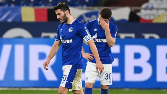Schalke 04: Wieder einmal ernüchtert: Schalkes Verteidiger Sead Kolasinac (links) und Shkodran Mustafi.