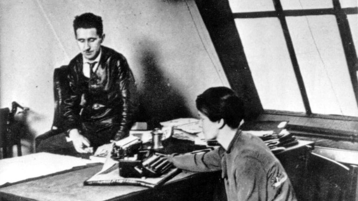 Bertolt Brecht mit Geliebter Elisabeth Hauptmann, 1927