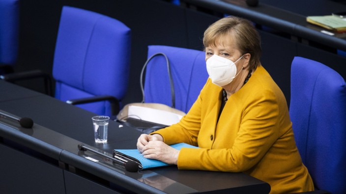 Angela Merkel, Bundeskanzlerin, aufgenommen vor der Regierungsbefragung durch den Deutschen Bundestag in Berlin, 24.03.2