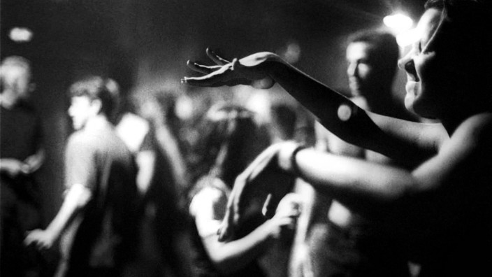 Nachtleben: Freie Räume, auch zum Denken und dann selbst Machen: Tanzende im Club "Tresor" in Berlin.
