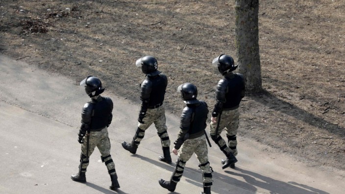 Belarus: Sicherheitskräfte in Belarus: Bei Protesten wurden offenbar wahllos Passanten festgenommen, darunter auch Medienvertreter.