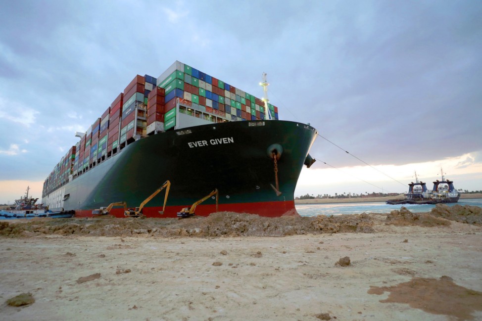 Containerschiff blockiert Suezkanal