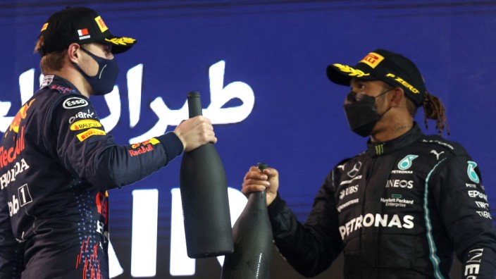 Formel 1: Dieses Motiv wird in diesem Jahr noch häufiger zu sehen sein: Lewis Hamilton (re.) und Max Verstappen auf dem Siegerpodium.