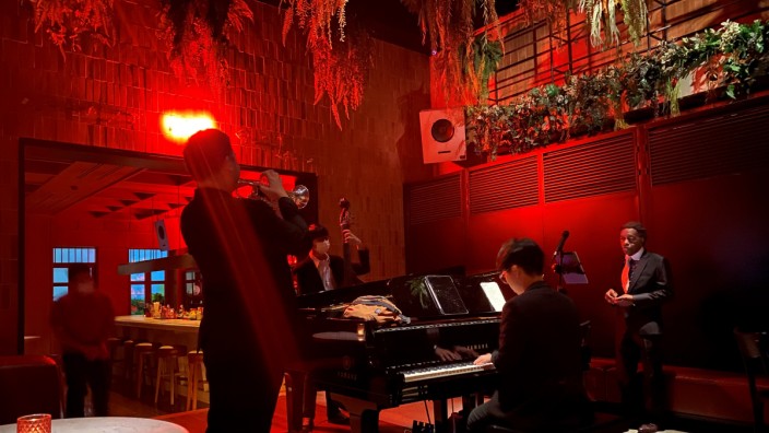 Jazzkolumne: Ein Club in Bangkok: Der "Siwilai Sound Club" in Bangkok ist ein Café, das der schrillen Megacity schöne Jazz-Sounds entgegensetzt.