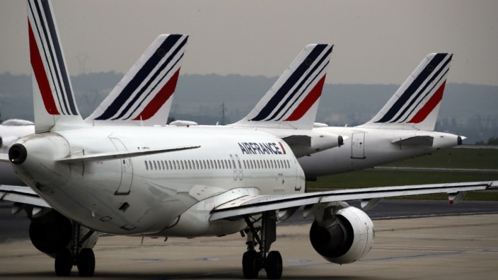 Luftfahrt: Der französische Staat investiert weitere Milliarden in die marode Fluggesellschaft Air France-KLM und darf nun seinen Aktienanteil erhöhen.