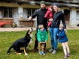 Direktvermarkter Martin und Lisa Sappl mit Kindern und Hund