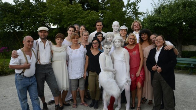 Tassilo: Ende gut, alles gut: Mitglieder der Starnberger Theatergruppe nach einer Aufführung des "Sommernachtstraums" im Jahr 2016.