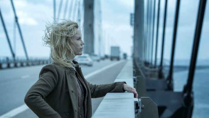 Arte-Serie "Die Brücke": Soziale Interaktion ist nicht ihre Sache, Humor auch nicht, Saga Norén hat andere Stärken: Sofia Helin als schwedische Ermittlerin auf der Öresundbrücke.