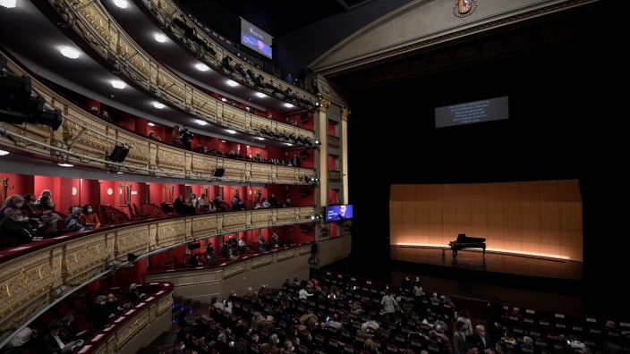 Covid-Fälle am Opernhaus: Das Teatro Real in Madrid ist europaweit das einzige große Opernhaus, das Abend für Abend vor 1000 Zuschauern spielt.