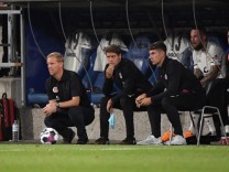 v.li., Trainer Timo Schultz (FC St. Pauli), Co Trainer Fabian Huerzeler, Fabian Hürzeler (FC St. Pauli), Co Trainer Loic