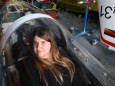 Tesa Weigelt arbeitet an einem Flugzeug bei der TU in Garching