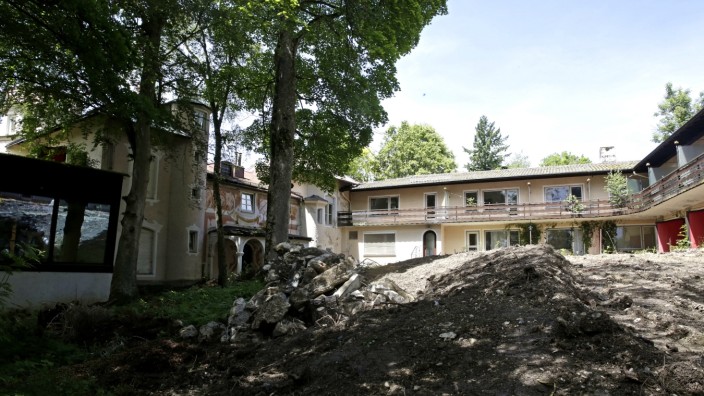 Münsing: Das verlassene Wiedemann-Sanatorium in Ambach wird in einem neuen Buch über "Lost Places" erwähnt.