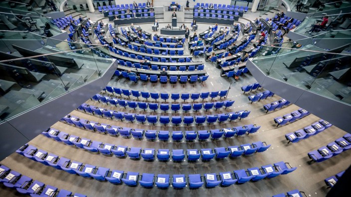 Bundestag: 736 Mitglieder gehören dem Bundestag derzeit an. Angestrebt werden etwa 598.