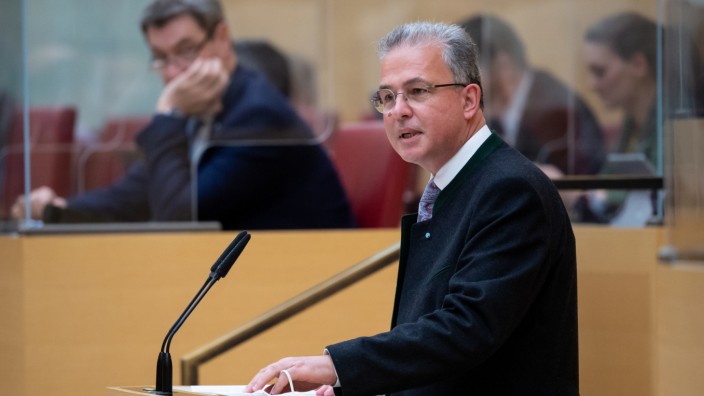 Corona in Bayern: Florian Streibl, Fraktionsvorsitzender der bayerischen Freien Wähler, bei einer Plenarsitzung im Landtag.