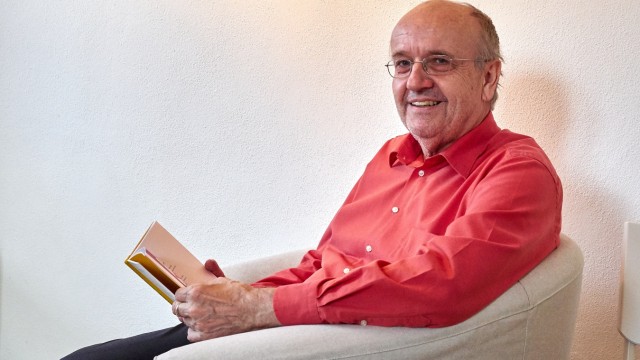 Kulturvorschau für Ebersberg: Auch Bernhard Winter, ehemaliger Bürgermeister und Initiator der "Schwabener Sonntagsbegegnungen", wird aus seinen Büchern lesen.