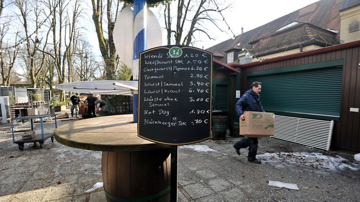 Traditionsbiergarten an der Isar: Die Menterschwaige kurz vor ihrer Eröffnung 2011. Ob es sie nach der Corona-Krise noch geben wird, ist weiterhin ungewiss.