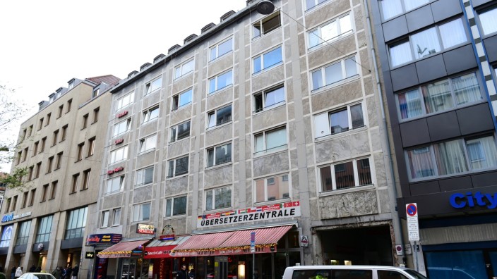Neubau in der Schillerstraße: In der Schillerstraße soll ein Motel One mit 269 Zimmern entstehen, doch die Anrainer fordern einen Stopp des Bauprojekts.