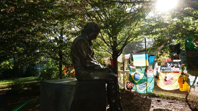 Die Ayrton Senna Gedenkstätte erinnert an den am 1 Mai 1994 in Imola tödlich verunglückten brasilia
