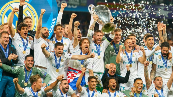 Spieler von Real Madrid feiern den Gewinn der Champions League