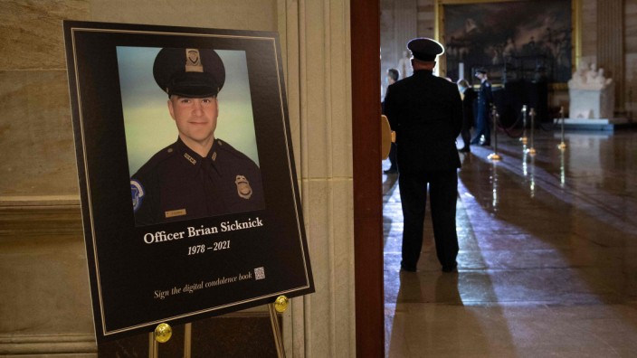 USA: Der Polizist Brian Sicknick wurde beim Sturm auf das US-Kapitol angegriffen und war kurze Zeit später gestorben.