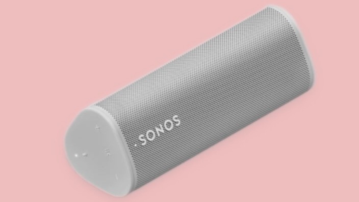 Braucht man das?: Wassergeschützt, robust – und teuer: Der Roam von Sonos sorgt draußen und drinnen für Musik.