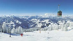 Skifahren in Österreich: In einem der größten Skigebiete der Alpen sieht man Pisten soweit das Auge reicht.