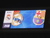 Anzeigetafel beim Spiel Real Madrid gegen FC Barcelona