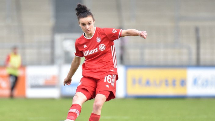 Potsdam, Germany, April 21h 2021 Lina Maria Magull (16 FC Bayern Muenchen ) in action during the Fleyeralarm Frauen Bund; Fußball - Frauen - Lina Maria Magull (16 FC Bayern Muenchen ) in action during the Fleyeralarm Frauen Bundesliga game between 1.FFC T