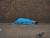 DEU Deutschland Germany Berlin 26 10 2017 Eine Obdachlose Person schlâÄ°ft in einem Schlafsack in