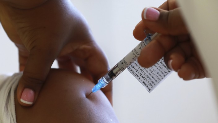 Impfstoff: Impfung mit dem Vakzin von Johnson & Johnson in Kapstadt.
